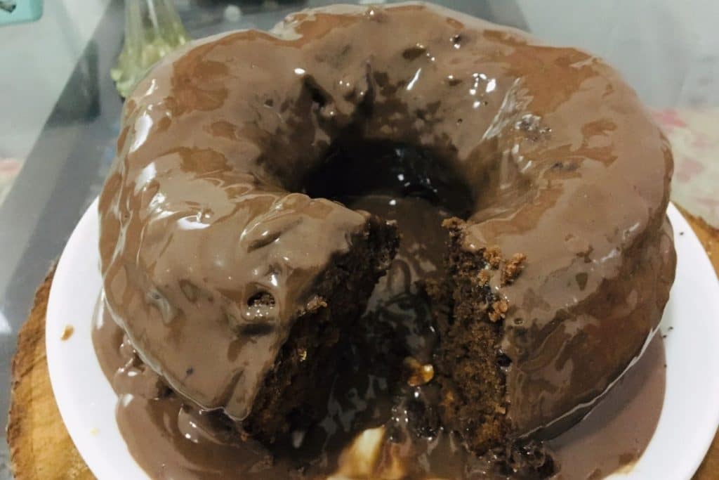 Essa é a receita perfeita de bolo de chocolate simples aprenda a preparar em casa