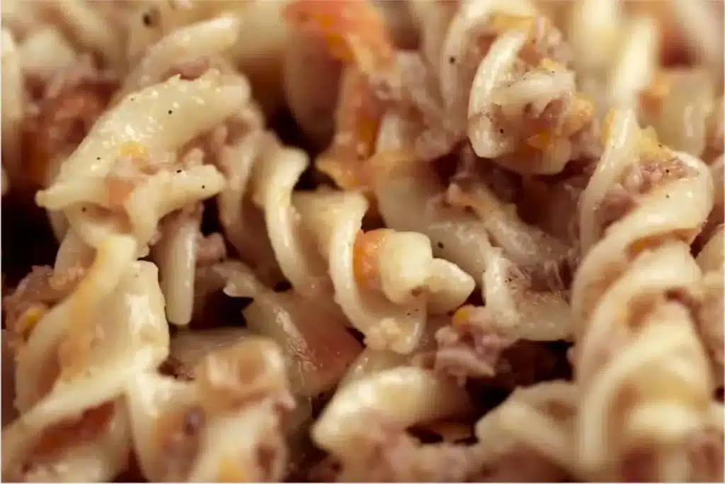 Macarrão com carne picada ao molho