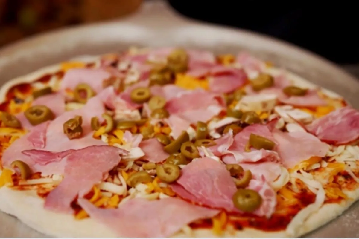 Pizza de lombo canadense