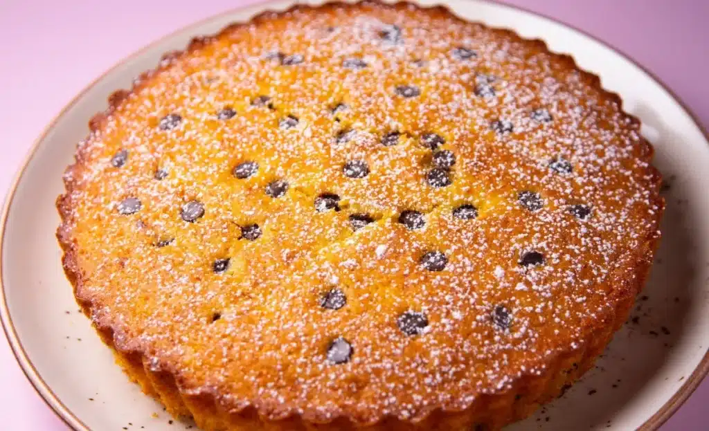 Bolo de cenoura com gotas de chocolate