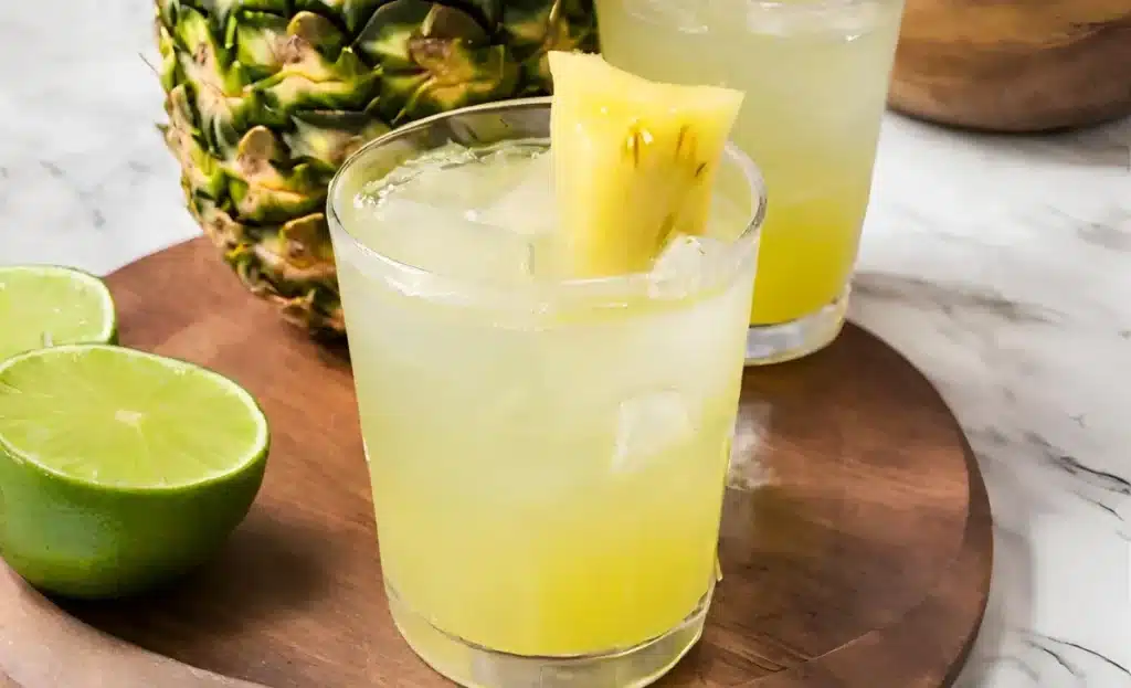 caipirinha de abacaxi com limão