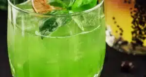 Caipirinha de Uva Verde com Manjericão: Um Brinde à Sofisticação e ao Sabor!