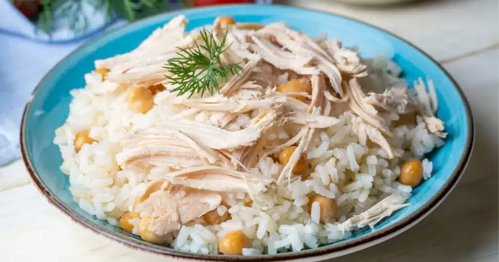 arroz com grão de bico e frango desfiado