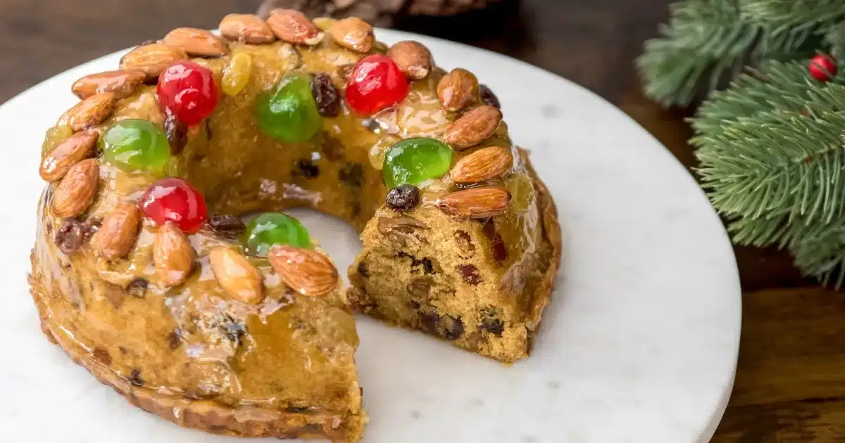 bolo de natal com frutas e amêndoas