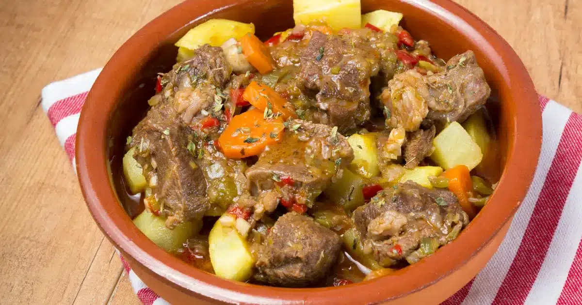 carne cozida com batatas