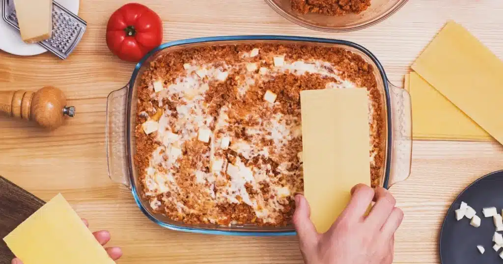 como montar uma lasanha de carne ao molho bolonhesa