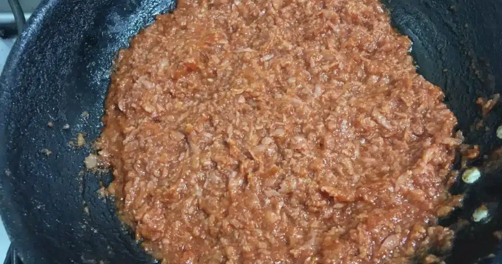 Carne moída com molho de tomate