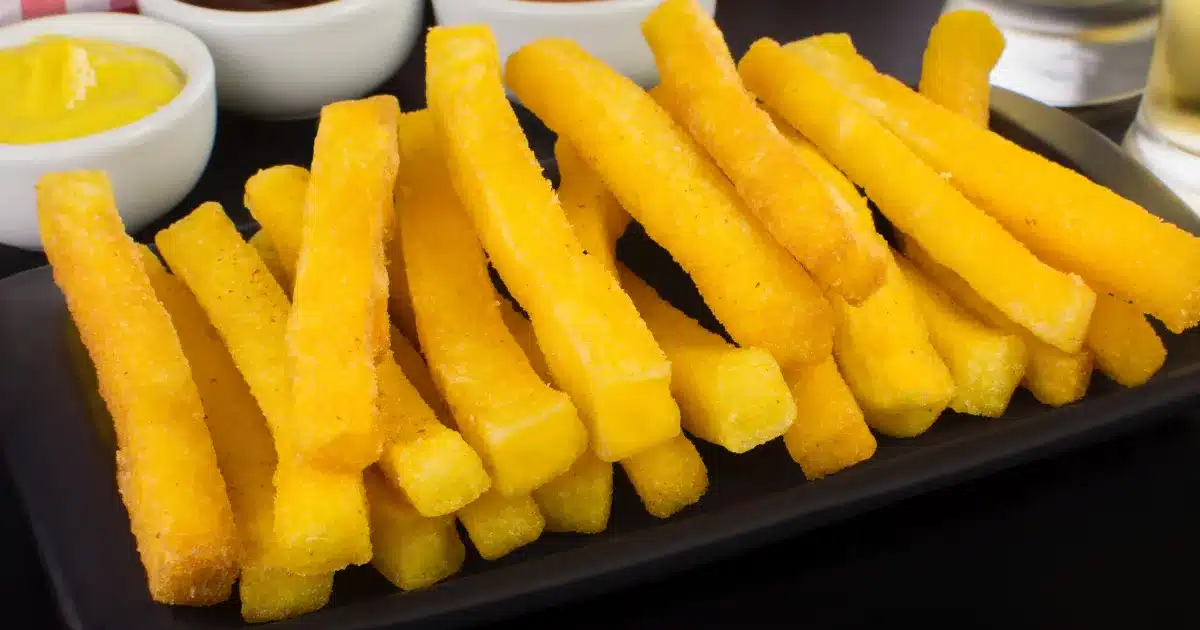 Polenta frita caseira crocante por fora e macia por dentro - Receitas ...