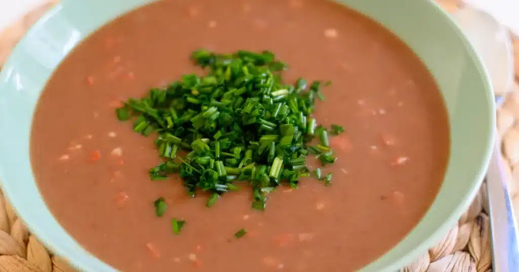 sopa de feijão cremosa