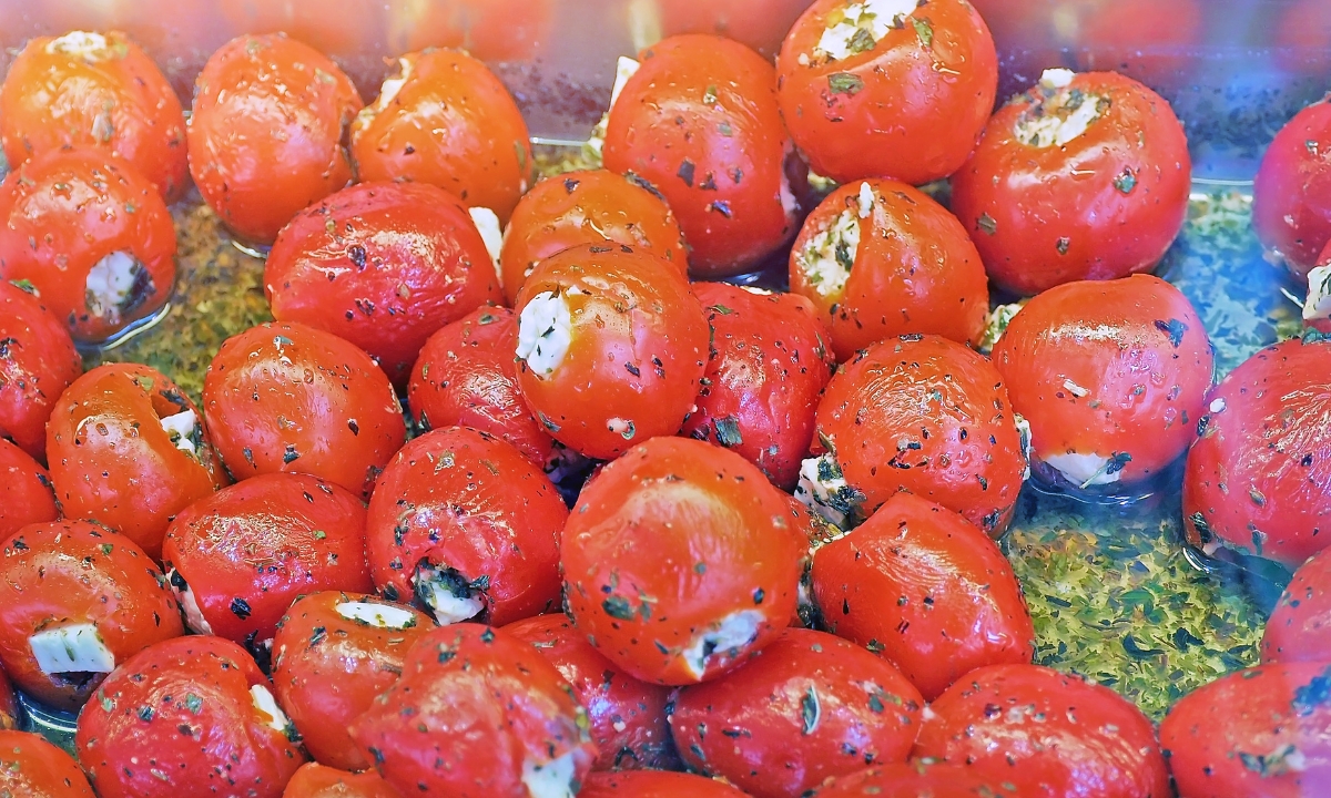 Tomates recheados com queijo