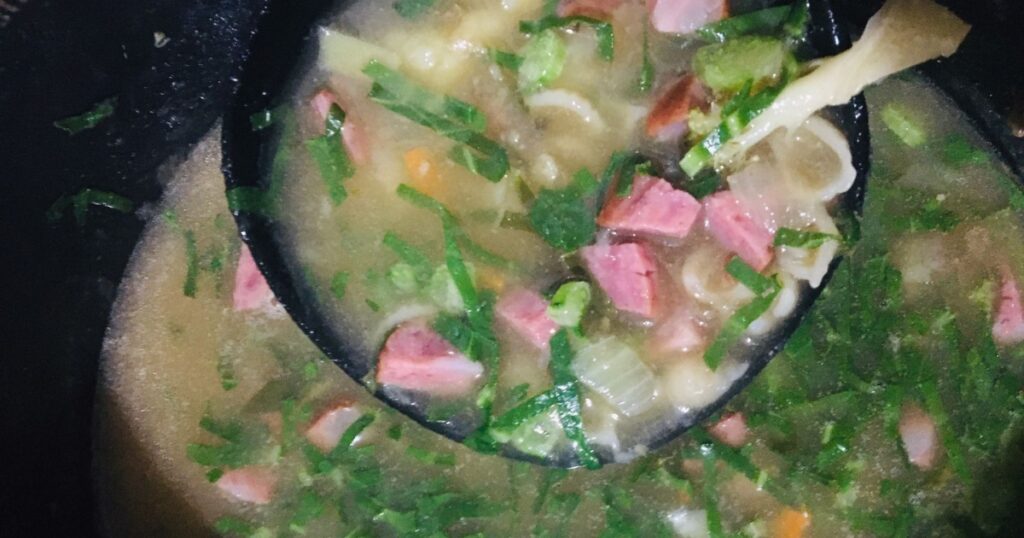 Caldo Verde com Calabresa em Cubos