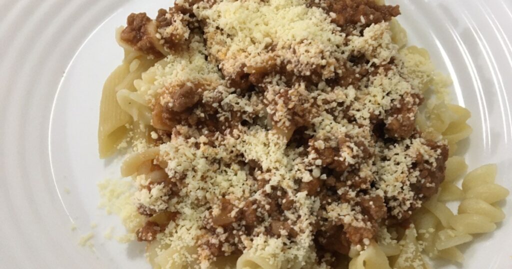 Macarrão com Carne Moída e Parmesão