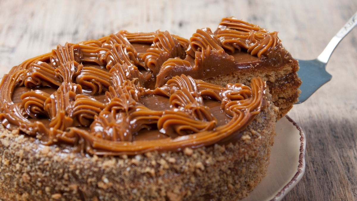 Bolo de churros caseiro com doce de leite: o doce perfeito para um café da tarde