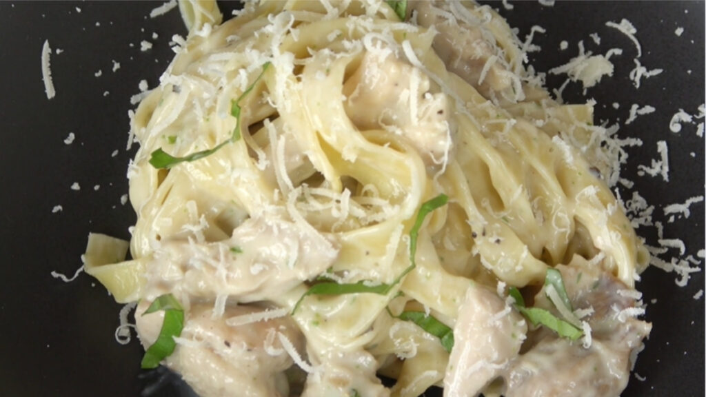 Fettuccine de Frango com Molho Alfredo