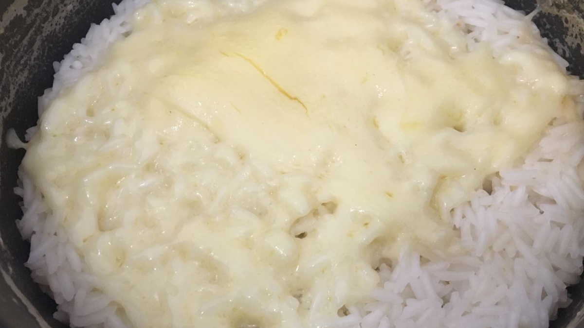 arroz com queijo mussarela