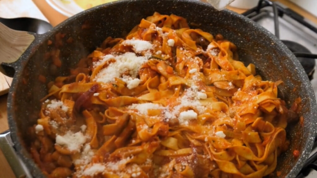 Tagliatelle ao molho de tomate