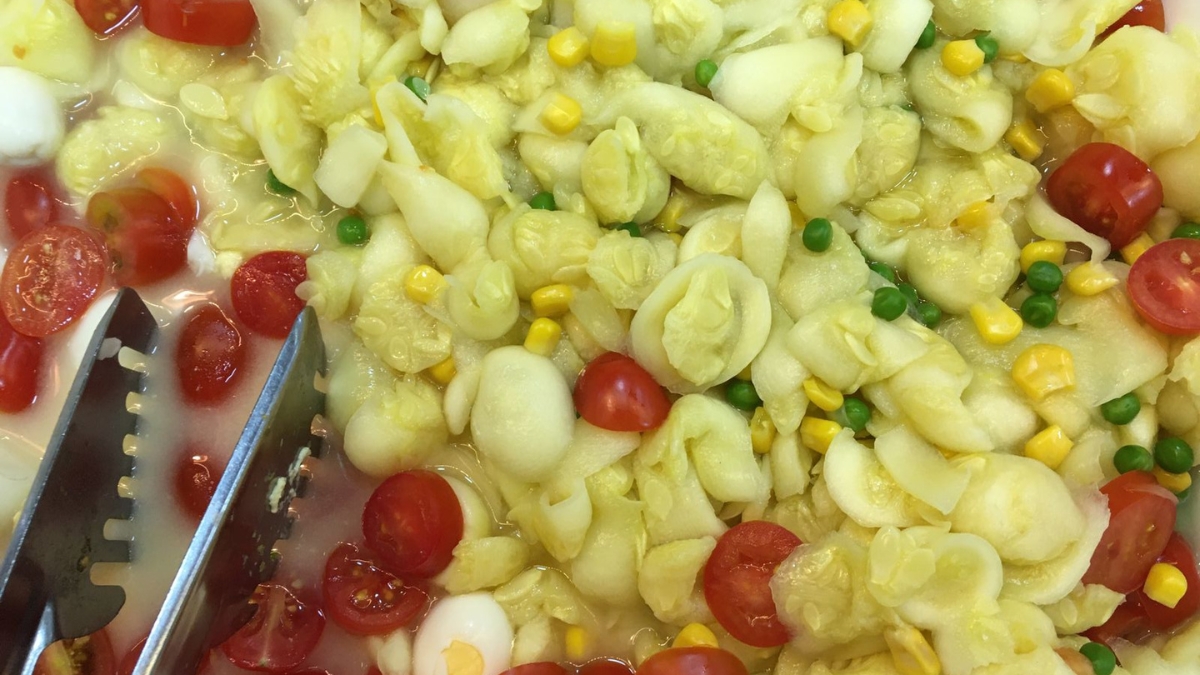 salada tomate cereja com cogumelo e milho