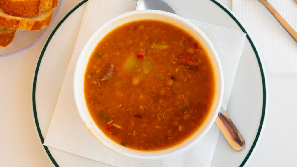 Sopa de lentilha espanhola