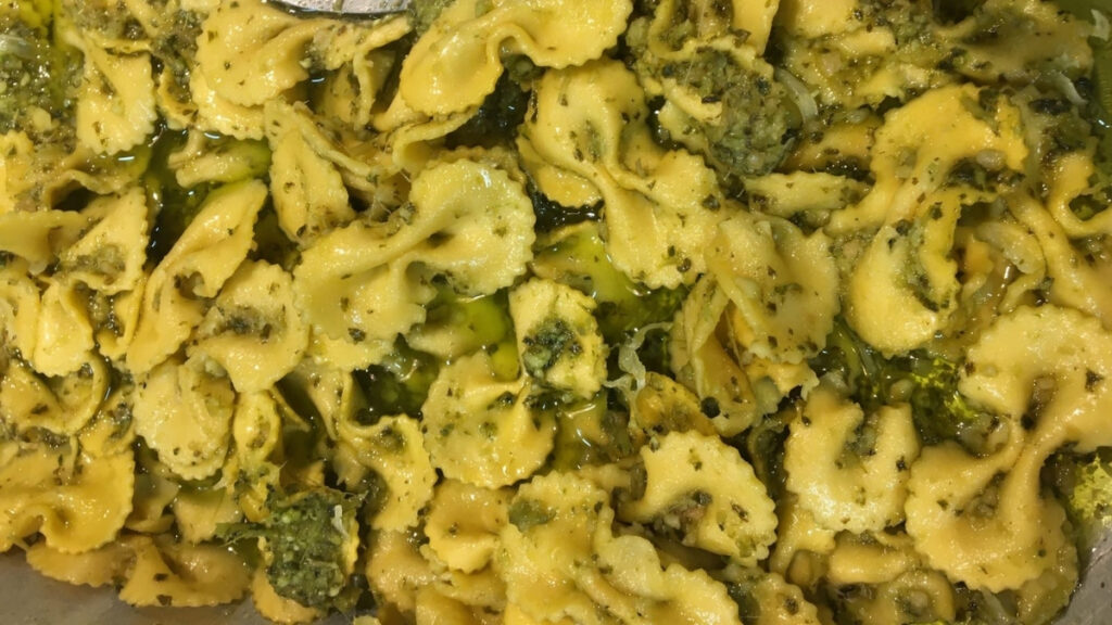 farfalle ao molho pesto