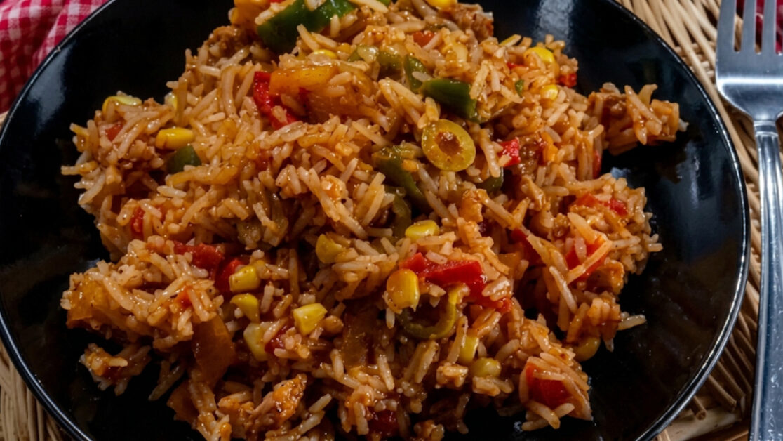 Arroz com shoyo milho e pimentões