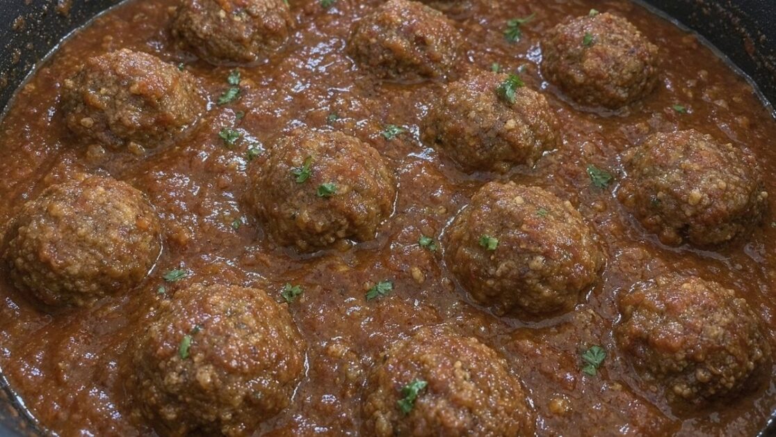 Molho de tomate caseiro com almôndegas