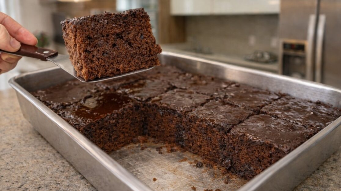 Bolo de chocolate com casquinha crocante
